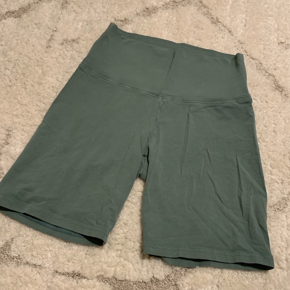 Aritzia TNA 7” Shorts- Green
